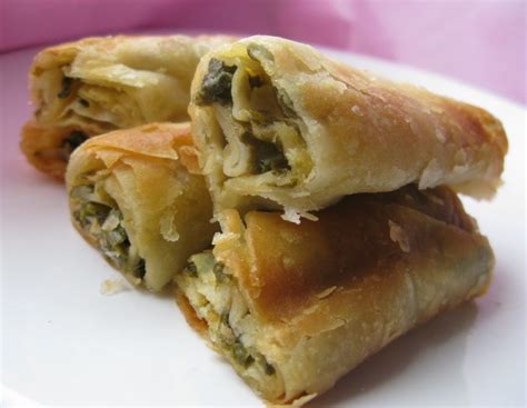 Pırasalı El Açması Börek Tarifi İyi Yemek Tarifleri