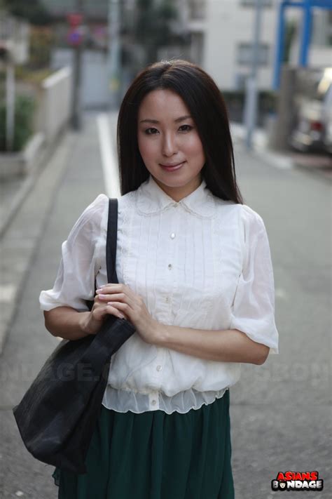 Japanese Schoolgirl Anna Sakura Pauses In The Street To Flaunt Her Hot