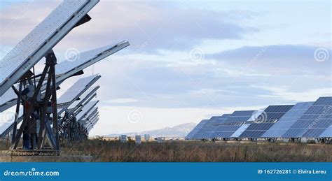 Verschillende Zonnepanelen In Het Landbouwbedrijf Van Zonnepanelen In