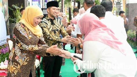 Hari Pertama Masuk Kerja Gubernur Jatim Khofifah Gelar Apel Dan Halal