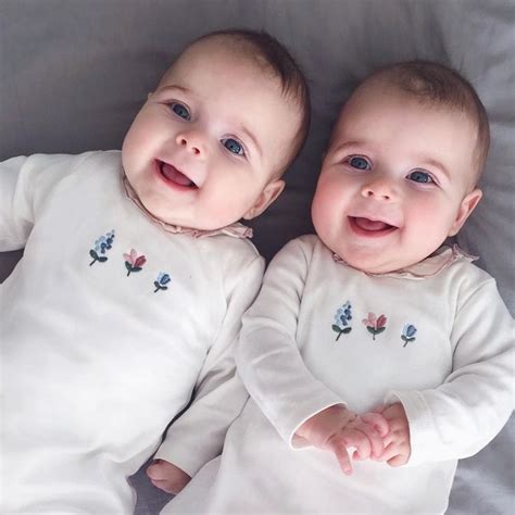 Twin Mum Twin Baby Girls Cute Baby Boy Twin Babies Cute Babies