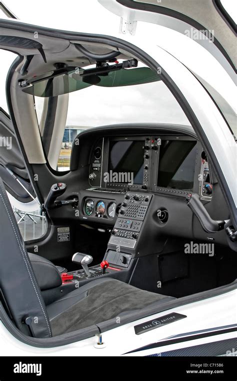 Display of the Cirrus SR22 Cockpit at the Farnborough International Airshow Stock Photo - Alamy