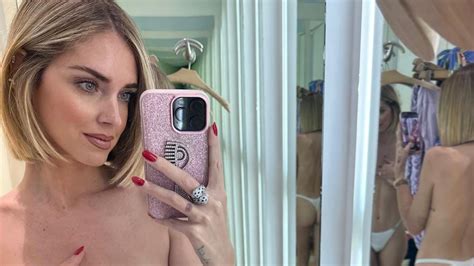 Chiara Ferragni In Topless Il Selfie In Perizoma Un Manifesto Di Libert