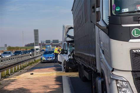 Bilder von Tödlicher Unfall auf der A3 Stauende übersehen