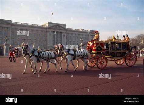 Royal Carriage Hi Res Stock Photography And Images Alamy