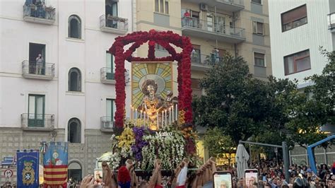 Salerno In Festa Torna La Processione In Tantissimi In Strada Per San