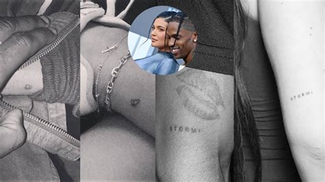 Foto Kylie Jenner E Travis Scott Tatuaram Uma Pequena Borboleta E O