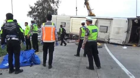 Kronologi Kecelakaan Di Tol Cipali Tewaskan 12 Orang Bus Terbalik Di