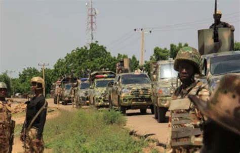 Un convoi militaire français bloqué par des manifestants La Nouvelle