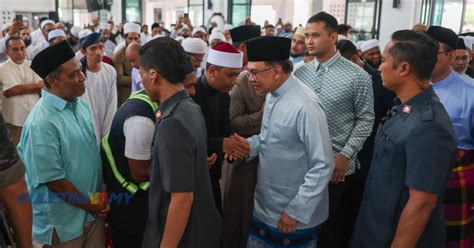 Pm Solat Jumaat Bersama Lebih Jemaah Termasuk Tabligh Di Kajang