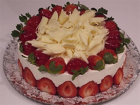 Torta De Morango Ao Chocolate Branco Bambini