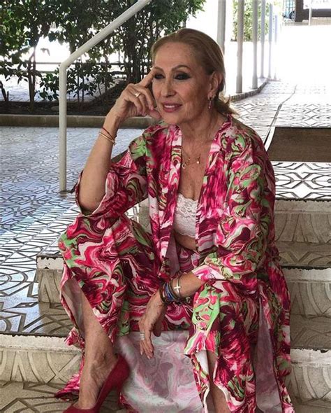 Rosa Benito Despide Agosto Posando Con Un Sugerente Bikini De Estilo Bandana