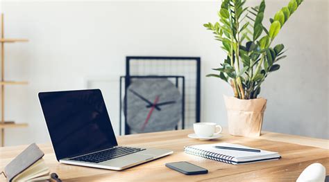 How To Keep Your Desk Tidy And Organised