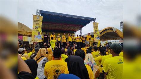 Ribuan Orang Meriahkan Jalan Sehat Hut Ke Golkar Di Indramayu Minta