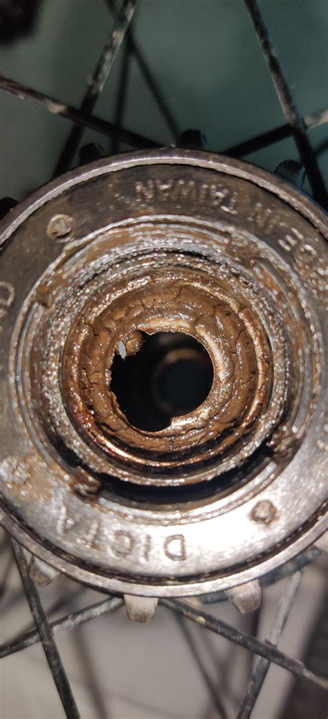 It looks like this hub is broken? does anyone have suggestion what