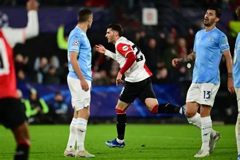 El primer gol de Santi Giménez en la Champions League VIDEO XEU