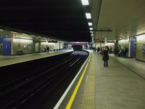 Fulham Broadway Underground Station (Hammersmith and Fulham, 1880) | Structurae