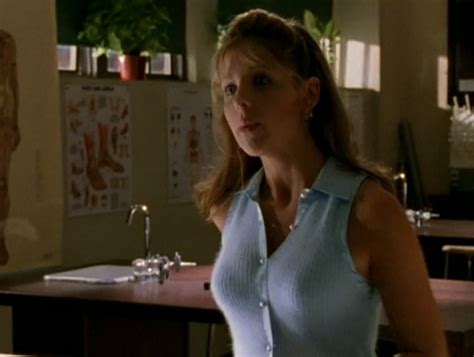 Critiquing Fashion Of Buffy The Vampire Slayer — Season 1 Episode 1 Welcome To The Hellmouth