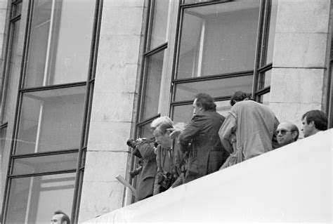 Фото "Митинг у Белого дома после победы над ГКЧП", 20 - 21 августа 1991 ...