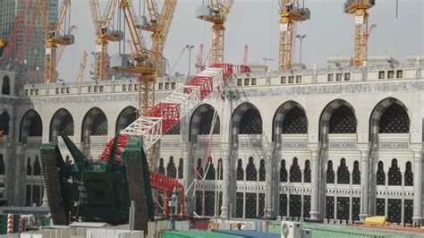 Saudi Arabia Restarting Grand Mosque Expansion After Crane Tragedy