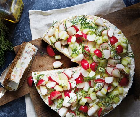 Allerum cheesecake med rökt lax och gurksallad Allerum