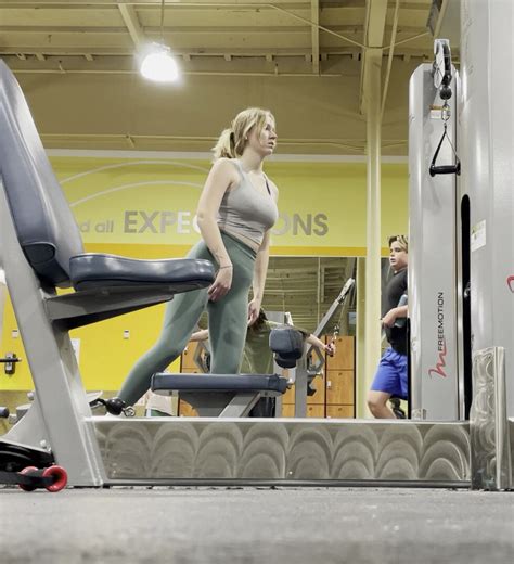 Mouthwatering Gym Blonde With Cleavage Tits Boobs Forum