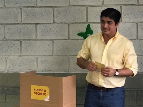 Desolado Ambiente Recibe Al Precandidato Carlos Alvarado Al Emitir Su Voto