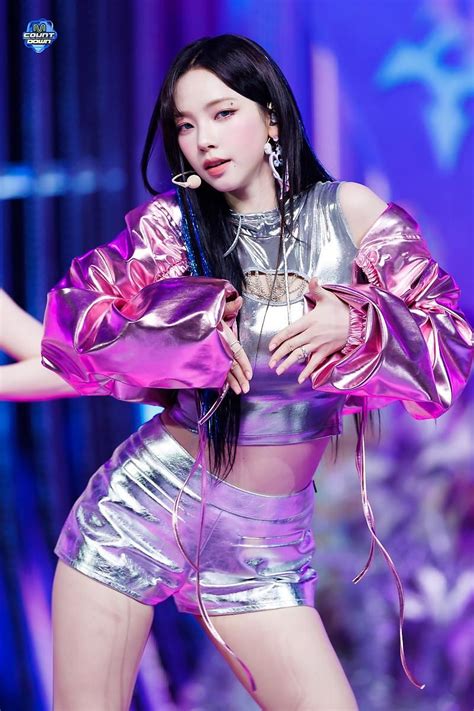 Pin On ᴀᴇsᴘᴀ In 2024 Karina Stage Outfits Pop Fashion