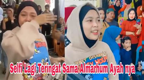 Selfi Yamma Lida Lagi Nangis Saat Nyanyi Hibur Keluarganya Di Kampung