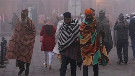 Yellow Alert In Delhi Ncr Over Cold Wave Dense Fog For 6 Days Temperature Likely To Drop To 3