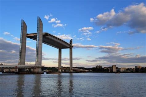 Le Pont Chaban Delmas De Bordeaux Se L Vera Six Fois En Une Semaine