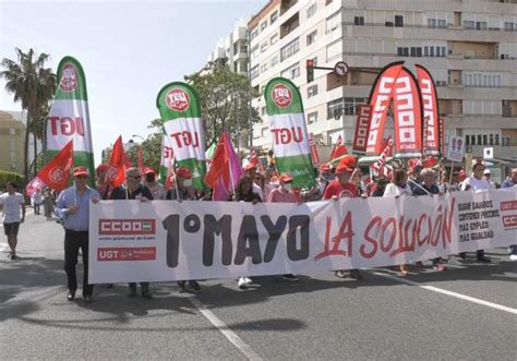 Un Primero De Mayo De Calor Y Con Dos Manifestaciones En C Diz