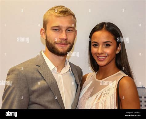 Konrad Laimer Rb Leipzig Con La Novia Ines Fotograf A De Stock Alamy