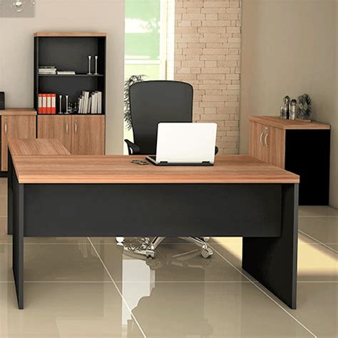 Mesa em L para Escritório Stock Móveis Essencial Mad Preto