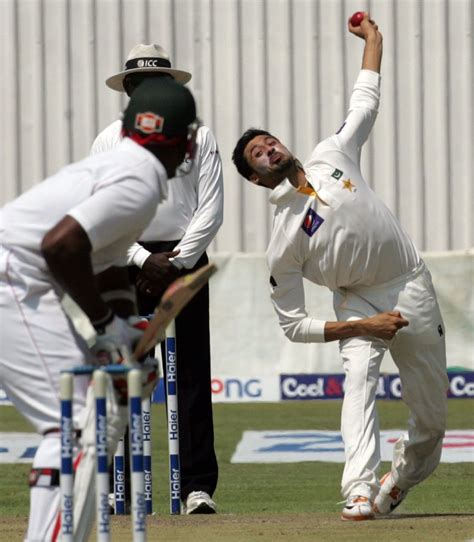 Junaid Khan about to deliver | ESPNcricinfo.com