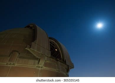 Telescope Historic Griffith Observatory Stock Photo 305335145 ...