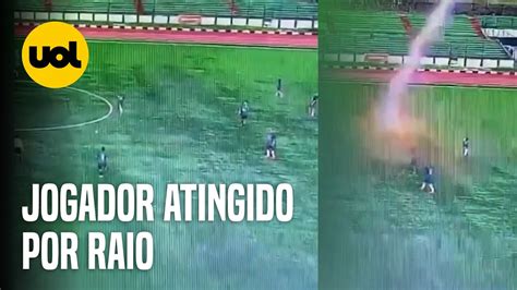 Raio Atinge Jogador De Futebol Em Meio A Partida E V Deo Flagra Momento