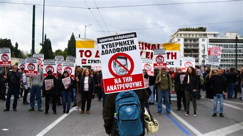 Proteste De Amploare N Grecia De Oameni N Strad La Un An De