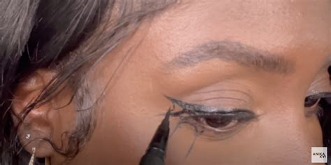 Recreate This Playful Bat Wing Eyeliner For Halloween