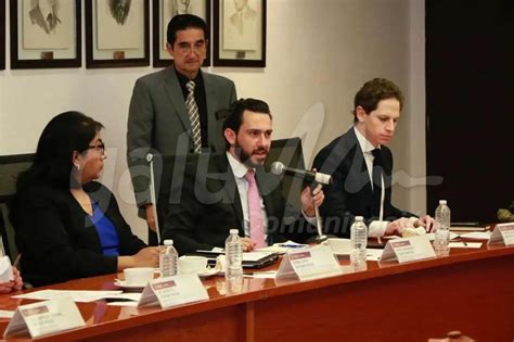 Compromiso de Migración de agilizar la entrada al país