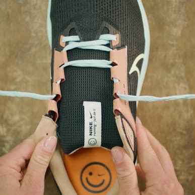 Cómo atar los cordones de las zapatillas de running Nike ES