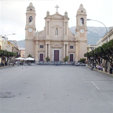 Terrasini Rissa Tra Una Decina Di Ragazzi Spariscono Prima Dell