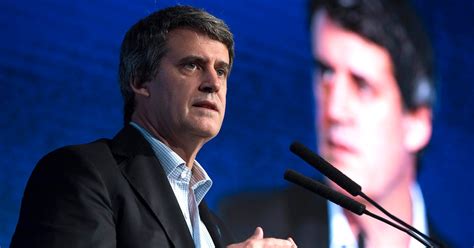 El Gobierno echó a Prat Gay y dividió en dos el Ministerio de Economía Infobae