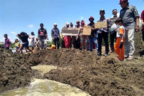 Pipa Bocor Di Tengah Laut Pantai Tercemar Solar Kabar Cirebon