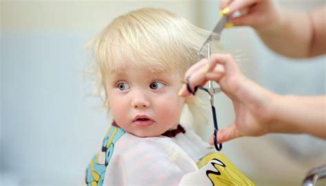 Tagliare I Capelli Ai Bambini Per La Prima Volta Da Che Mese E Come Farlo