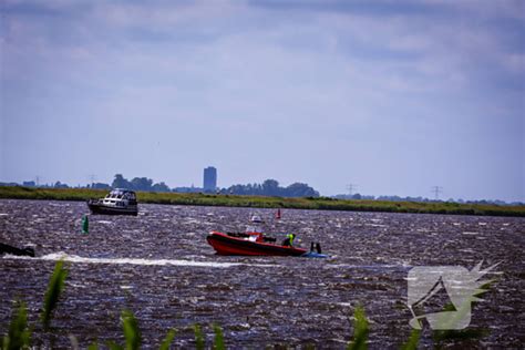 Boot Slaat Om Op Meer Brandweer Redt Opvarenden Hulckesteijn Nijkerk