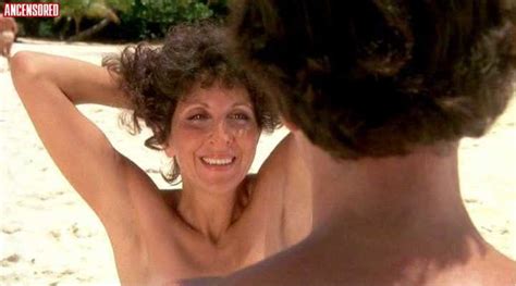 Andrea Martin Nue Dans Club Paradise