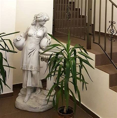 Casa Padrino Jugendstil Wasserspeier Skulptur Frau Mit Kr Gen Und