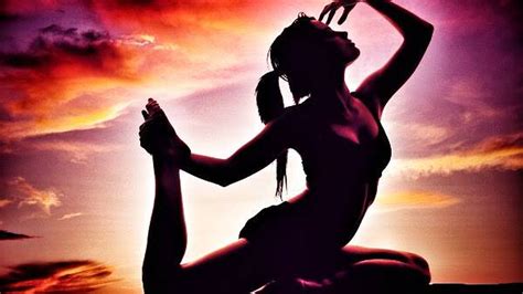 Cinco Beneficios De Practicar El Naked Yoga