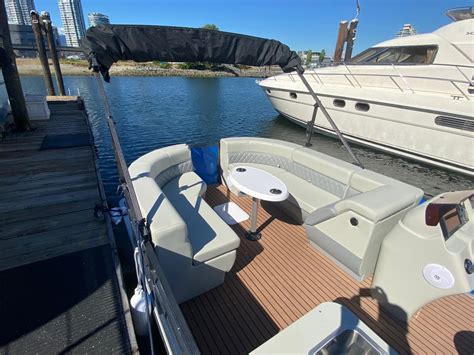 20ft Luxury Pontoon Boat Includes Captain Goldstar Marina